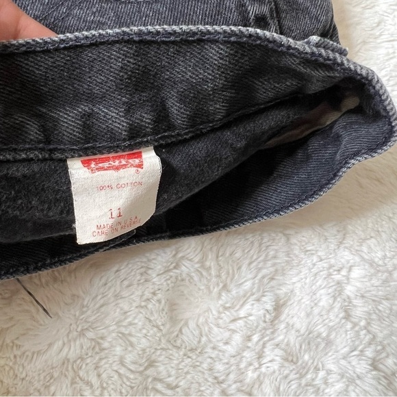 Vintage Levi’s High Rise Button Fly Faded Black Distressed Shorts made in USA - Picture 8 of 9